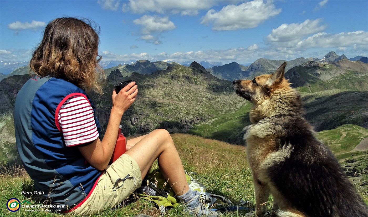 63 Pranzetto in vetta al Pizzo Farno.JPG -                                